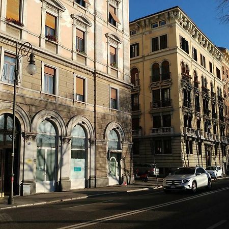 0.3 Stanze Bed & Breakfast Trieste Bagian luar foto